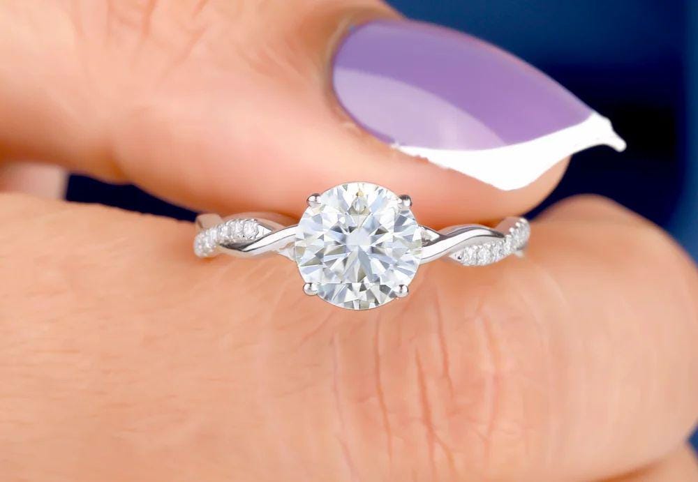 Moissanite Engagement Ring: 1.0 CT Round Cut, Twisted Vine Band