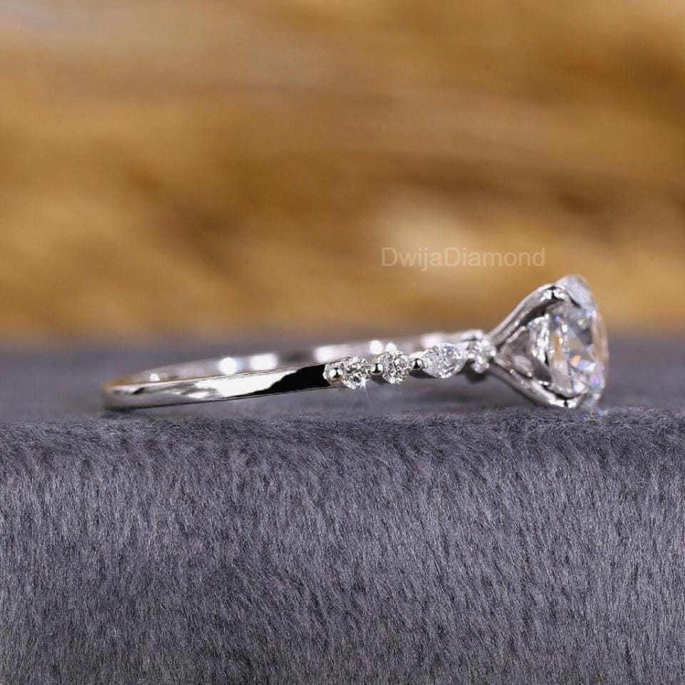 Lab Grown Diamond Engagement Ring: Round Cut Gold Anniversary Band