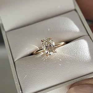 Oval Lab Grown Diamond Solitaire Ring: 14K Gold Wedding Engagement - Image 1