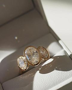 Oval Bezel Lab-Grown Diamond Engagement Ring: 14K Gold Anniversary Ring - Image 4