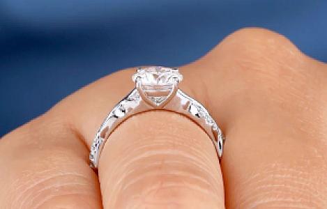 Moissanite Engagement Ring: 1.0 CT Round Cut, Twisted Vine Band - Image 4