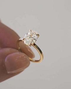 Oval Lab Grown Diamond Engagement Ring: Yellow Gold Solitaire, IGI Certified - Image 5