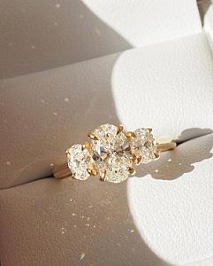 Oval Lab Grown Diamond Engagement Ring: 2.50 TCW Three Stone Wedding Ring - Image 4