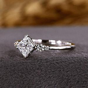 Lab Grown Diamond Ring: Princess Cut Three Stone Compass Prong - Image 3