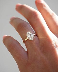 Oval Lab Grown Diamond Engagement Ring: Yellow Gold Solitaire, IGI Certified - Image 3