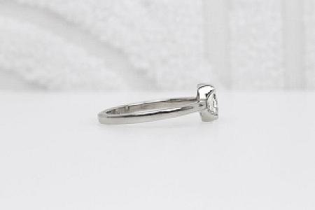 Oval Lab Grown Diamond Engagement Ring: Solid Gold Solitaire - Image 5