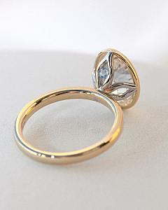 4 CT Oval Lab Grown Diamond Ring: Bezel Setting, Solid Gold - Image 3