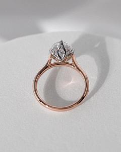 2.5 Carat Oval Lab Grown Diamond Engagement Ring: VVS2 E, Gold & Platinum - Image 3