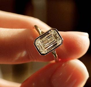 2 Carat Emerald Cut Lab Grown Diamond Ring: 14k Yellow Gold Bezel Set - Image 1