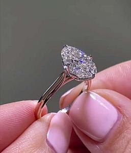 2.5 Carat Oval Lab Grown Diamond Engagement Ring: VVS2 E, Gold & Platinum - Image 4