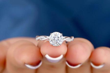 Moissanite Engagement Ring: 1.0 CT Round Cut, Twisted Vine Band - Image 8