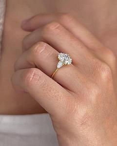 Lab Grown Oval Diamond Trilogy Ring: 14k Gold Pear Side Stones - Image 4