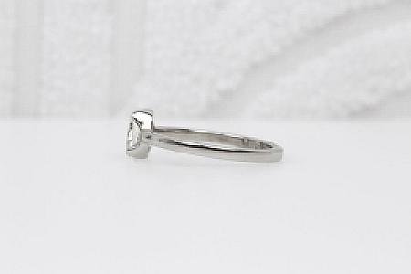 Oval Lab Grown Diamond Engagement Ring: Solid Gold Solitaire - Image 7