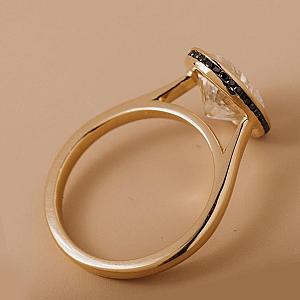 2Ct IGI Certified Oval Lab Grown Diamond Ring: 14K Gold Bezel Setting - Image 7