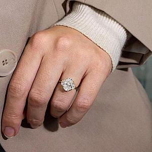 3 Carat Oval Lab Grown Diamond Ring: 14K Gold Half Moon Trilogy - Image 8