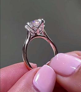 2.5 Carat Oval Lab Grown Diamond Engagement Ring: VVS2 E, Gold & Platinum - Image 5