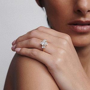 Oval Lab Diamond Three Stone Ring: 14K Gold Anniversary Ring - Image 5