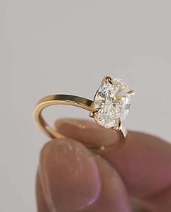 Oval Lab Grown Diamond Engagement Ring: Yellow Gold Solitaire, IGI Certified - Image 7