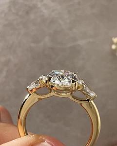 Lab Grown Oval Diamond Trilogy Ring: 14k Gold Pear Side Stones - Image 8