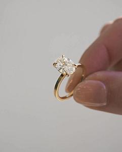 Oval Lab Grown Diamond Engagement Ring: Yellow Gold Solitaire, IGI Certified - Image 2