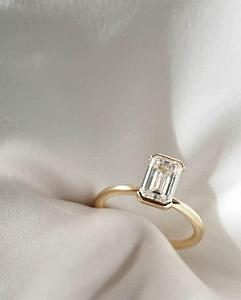 2.00CT Emerald Cut Lab Grown Diamond Ring: 14K Yellow Gold Half Bezel Set - Image 4