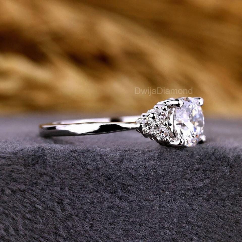 Lab Grown Round Diamond Engagement Ring: Gold Anniversary Band